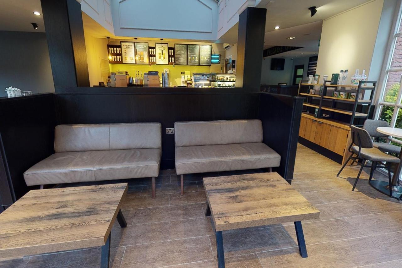 Village Hotel Chester St David'S Ewloe ภายนอก รูปภาพ