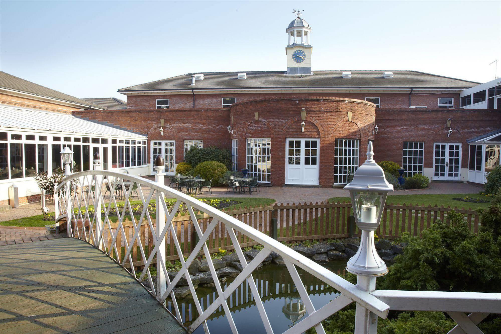 Village Hotel Chester St David'S Ewloe ภายนอก รูปภาพ