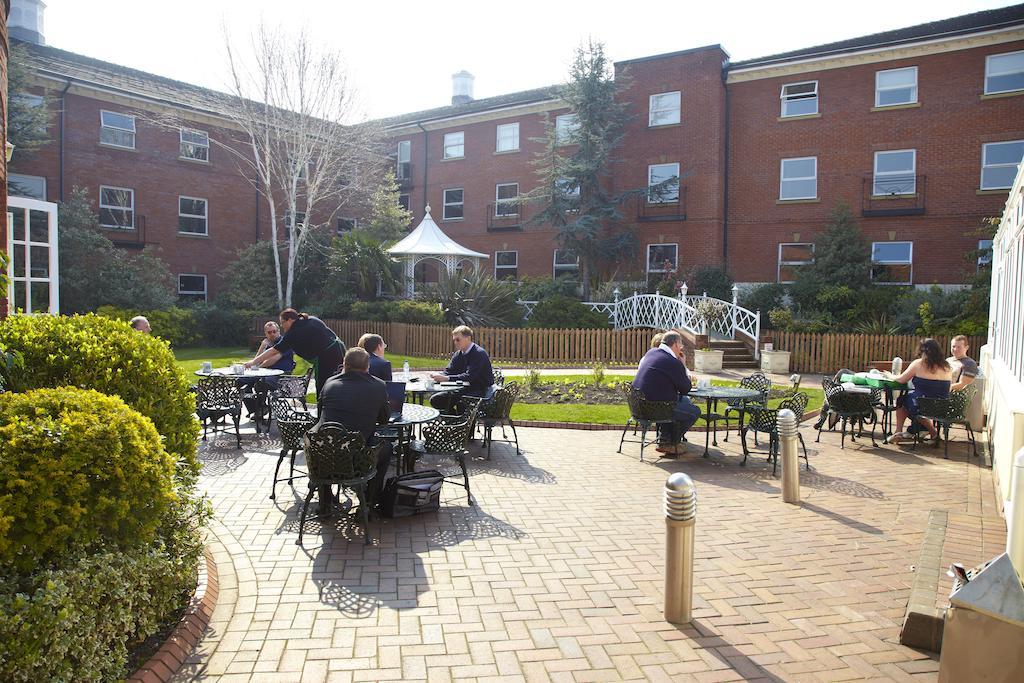 Village Hotel Chester St David'S Ewloe ภายนอก รูปภาพ